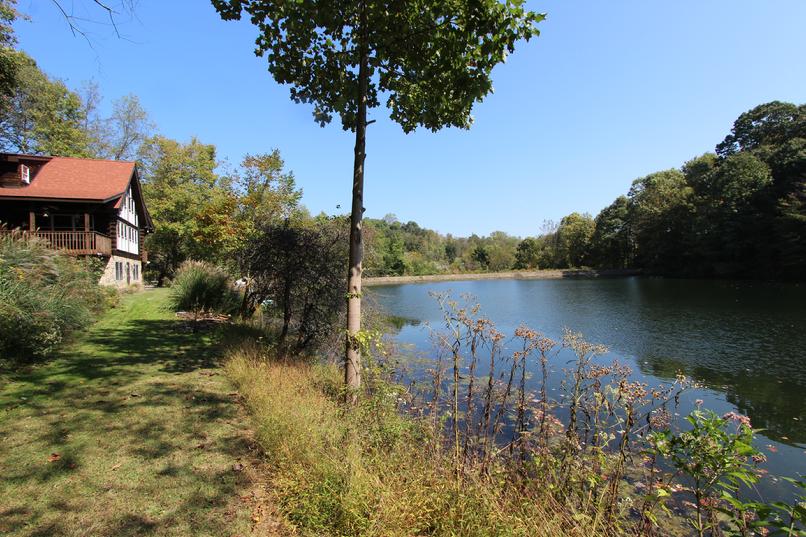 PRIVATE LAKE HOUSE FOR RENT NEAR PITTSBURGH
