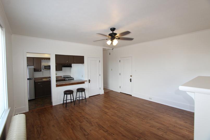 UNIQUE 1 BEDROOM APARTMENT IN A 1920'S MANSION HOUSE LOCATED 3 MILES NORTH WEST OF DOWNTOWN PITTSBURGH