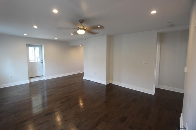 2 BEDROOM APARTMENT FOR RENT IN SEWICKLEY PA WITH GARAGE