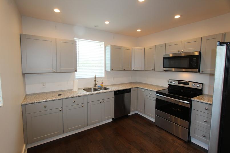 SEWICKLEY PA 2 BEDROOM APARMENT FOR RENT WITH GARAGE