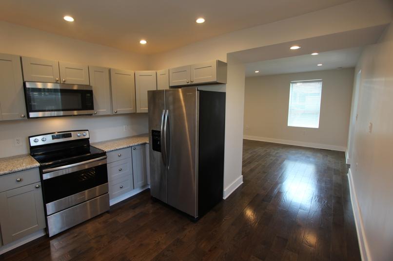 SEWICKLEY PA 2 BEDROOM APARTMENT FOR RENT WITH GARAGE