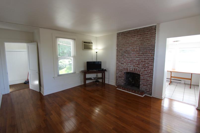 SHADYSIDE 3 BEDROOM APARTMENT FOR RENT