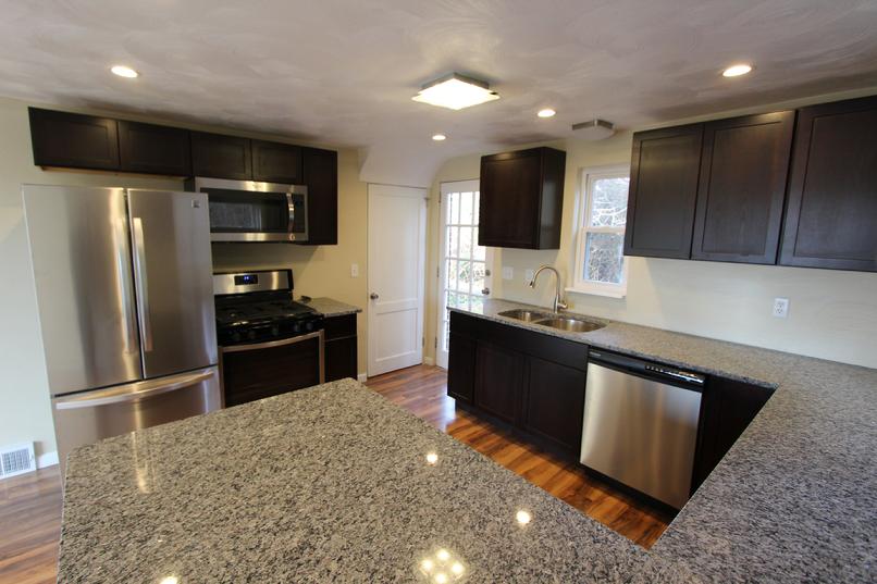 LUXURY 3 BEDROOM HOME FOR RENT NEAR WATERFRONT AND THE SOUTHSIDE WORKS MUNHALL PA