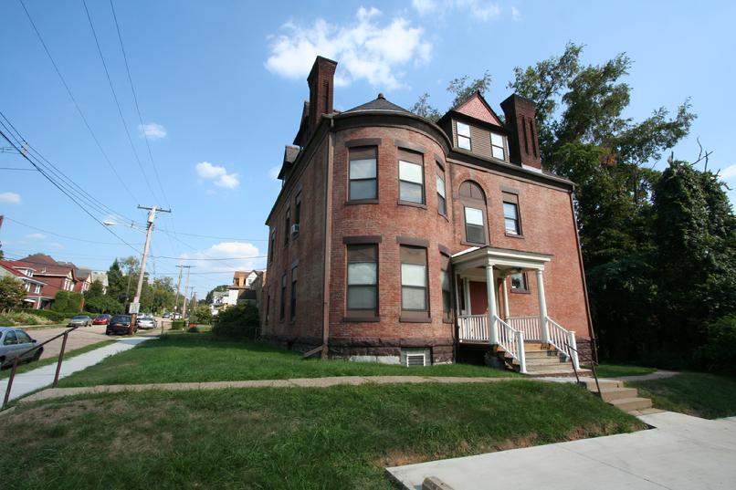 LARGE 1 BEDROOM APARTMENT FOR RENT NEAR DOWNTOWN PITTSBURGH