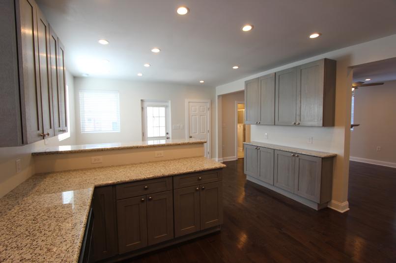 SEWICKLY PA 2 BEDROOM APARTMENT FOR RENT WITH GARAGE