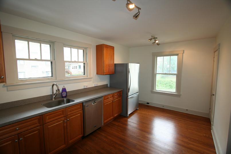 LUX 2 BEDROOM APARTMENT MINUTES FROM DOWNTOWN PITTSBURGH